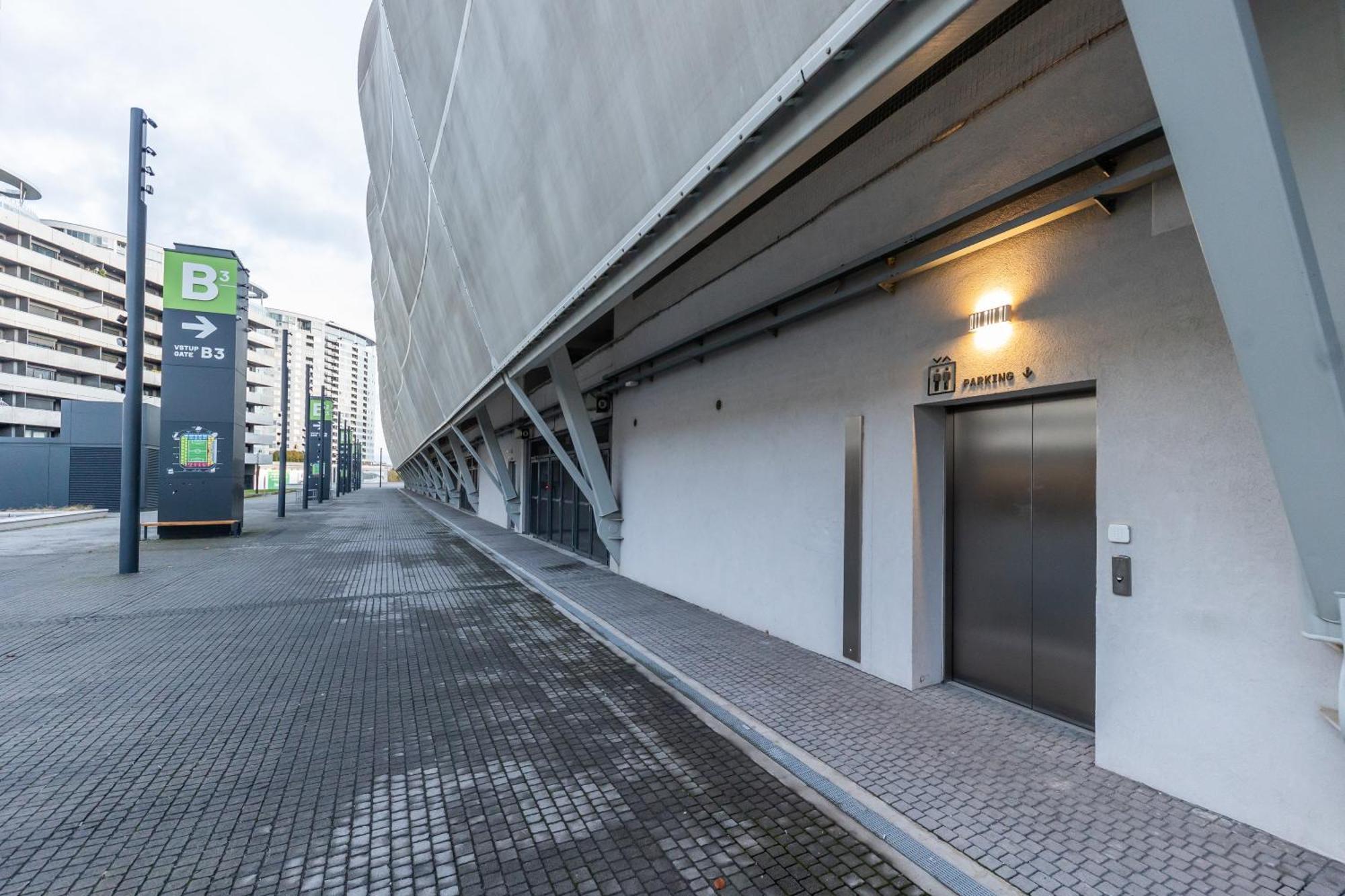 Nfs - Narodny Futbalovy Stadion - Apartman Pressburg Exterior foto