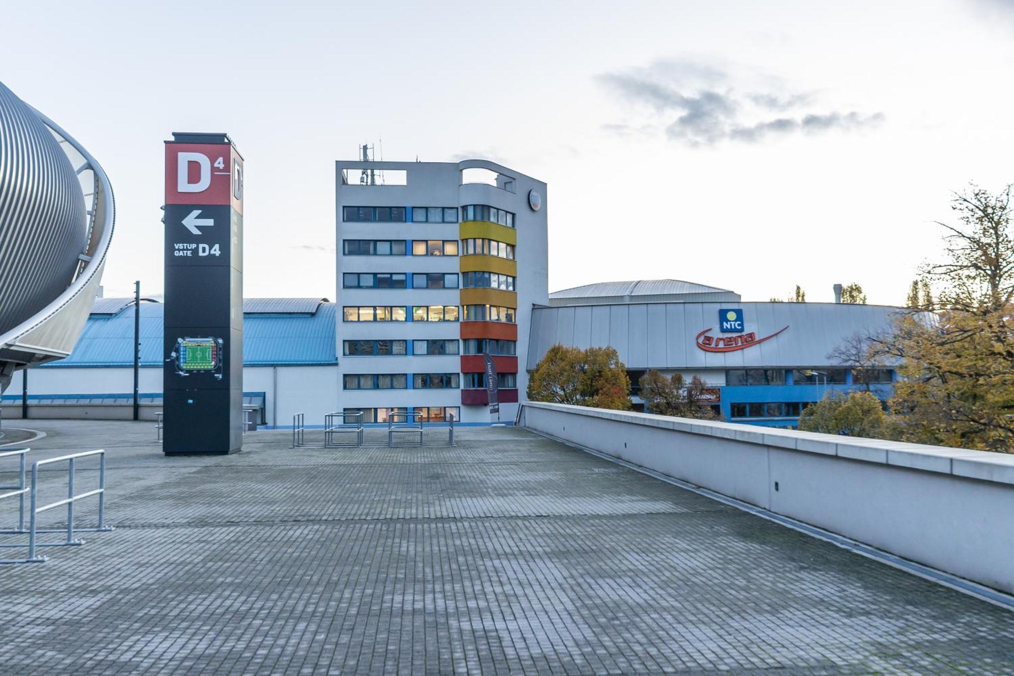 Nfs - Narodny Futbalovy Stadion - Apartman Pressburg Exterior foto
